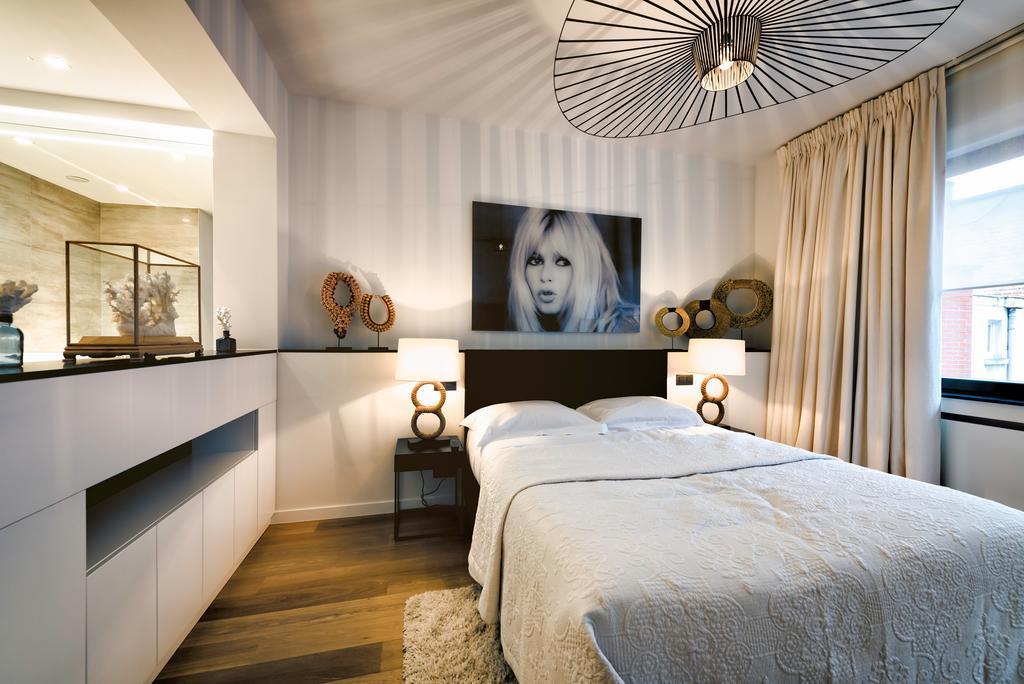 Charles Home - Grand Place Aparthotel Брюксел Стая снимка